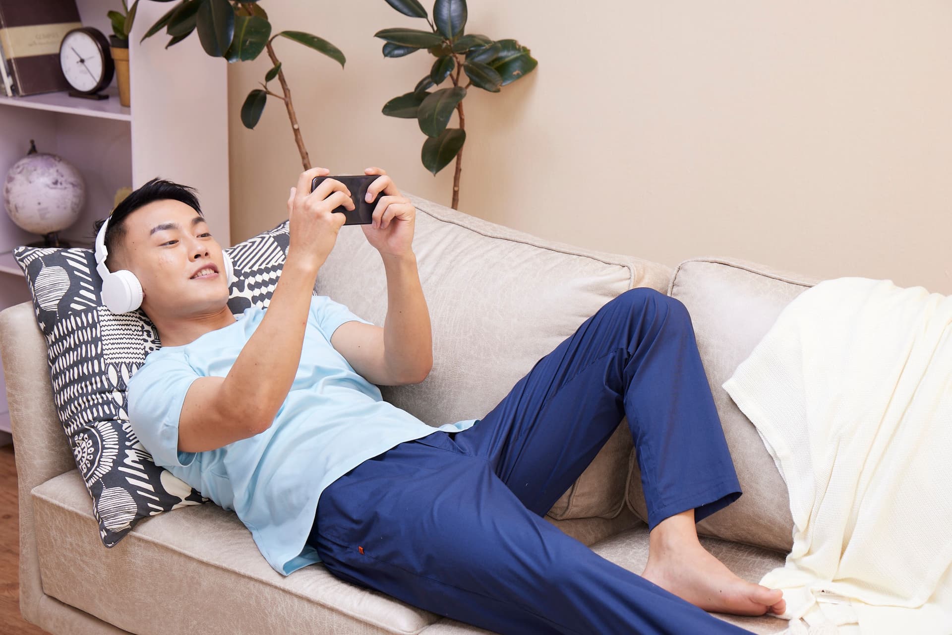 How to Pick the Best Track Pants for Men?